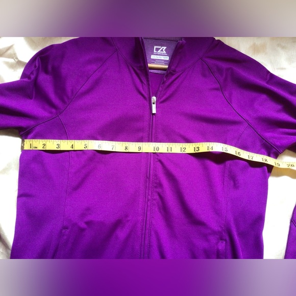 Cutter & Buck woman’s sport zip up very lightweight jacket. Size medium. - Picture 4 of 4